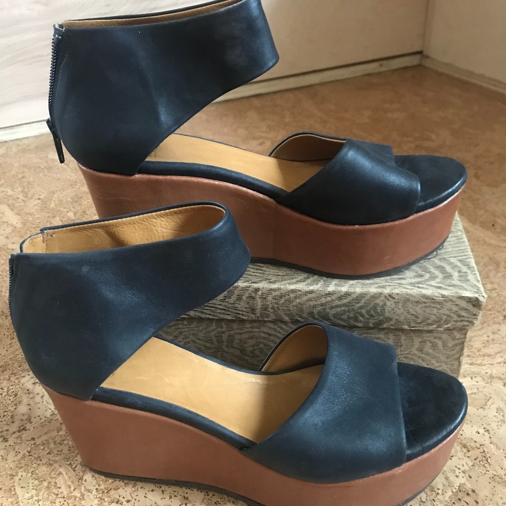 Stunning Coclico wedge